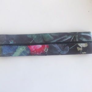 ☀️ 5/$25 lululemon tropical print 2” headband